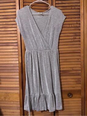 Striped V-Neck Cap-Sleeve Midi Dress in Beige and White